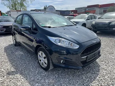 Używany Ford Fiesta 101 KM (74 kW) 2017 Niebieski Hatchback