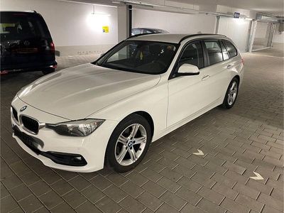 Weiß Gebraucht 2017 BMW 318 Kombi | 14.200 € (Fairer Preis)