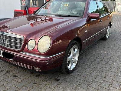 Mercedes E200