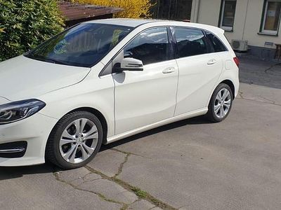 Gebraucht Mercedes B180 Urban 122 PS (89 kW) 2016 Weiß Van / Kleinbus