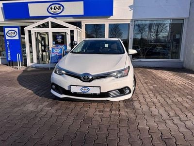 Weiß Gebraucht 2017 Toyota Auris Comfort Limousine | 7.950 € (Guter Preis)
