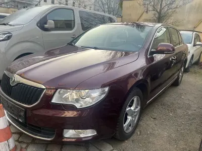 Używany Skoda Superb Comfort 160 KM (117 kW) 2009 Czerwony Sedan/Limuzyna
