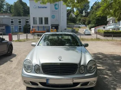 Gebraucht Mercedes E220 150 PS (110 kW) 2003 Silber Limousine