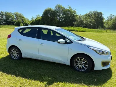 Używany Kia Ceed DREAM-TEAM Edition 101 KM (74 kW) 2016 Biały Hatchback