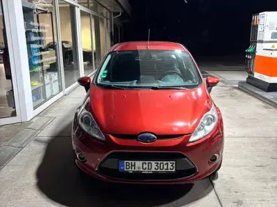 Używany Ford Fiesta 82 KM (60 kW) 2009 Czerwony Hatchback