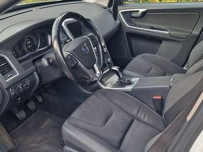 Gebraucht Volvo XC60 Momentum 181 PS (133 kW) 2014 Weiß SUV
