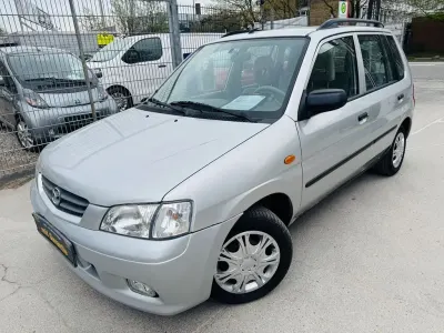 Begagnad Mazda Demio 75 HK (55 kW) 2002 Silver Halvkombi