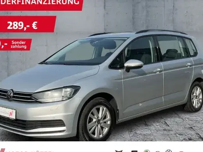 Gebraucht VW Touran Comfortline 150 PS (110 kW) 2022 Silber Van / Kleinbus