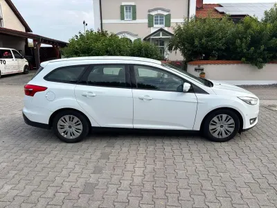 Gebraucht Ford Focus Business Edition 120 PS (88 kW) 2015 Weiß Limousine