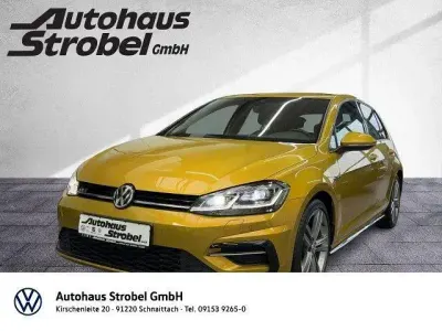Gebraucht VW Golf VII R-line 150 PS (110 kW) 2017 Kurkumagelb metallic Limousine