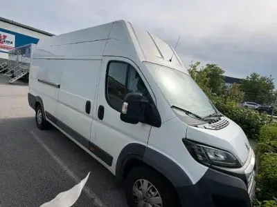 Gebraucht Peugeot Boxer 140 PS (102 kW) 2017 Weiß Van