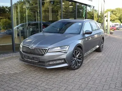 Gebraucht Skoda Superb LAURIN & KLEMENT 200 PS (147 kW) 2023 Graphitegrau metallic Kombi