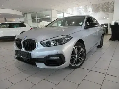 Usata BMW 118 Sport Line 140 CV (102 kW) 2020 Argento Utilitaria