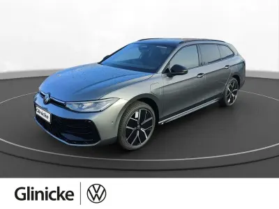 Gebraucht VW Passat R-line 177 PS (130 kW) 2024 Diabasgrau metallic / grenadil Kombi