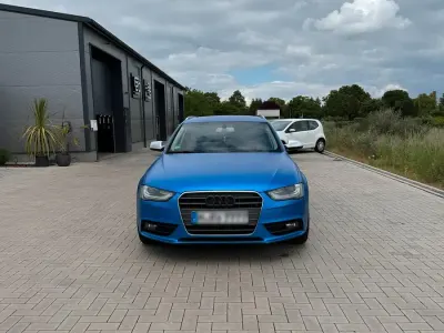 Gebraucht Audi A4 143 PS (105 kW) 2012 Blau Kombi