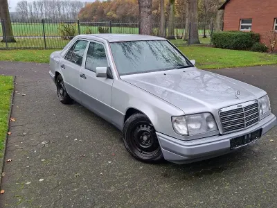 Gebraucht Mercedes E220 150 PS (110 kW) 1994 Silber Limousine