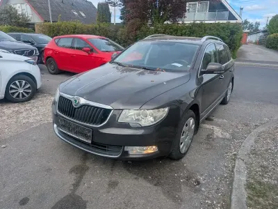 Gebraucht Skoda Superb Elegance 125 PS (91 kW) 2010 Schwarz Kombi