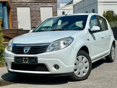 Używany Dacia Sandero Lauréate 75 KM (55 kW) 2012 Biały Sedan/Limuzyna