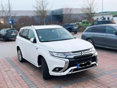 Gebraucht Mitsubishi Outlander P-HEV Basis 224 PS (164 kW) 2020 Weiß SUV