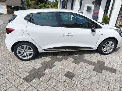 Gebraucht Renault Clio LIMITED 73 PS (53 kW) 2017 Weiß Limousine