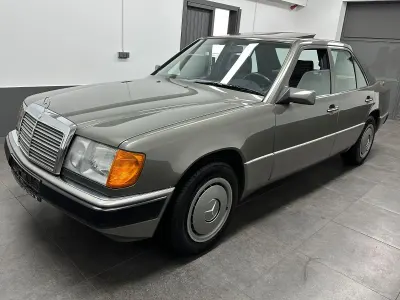 Gebraucht Mercedes E260 160 PS (117 kW) 1989 Gold Limousine
