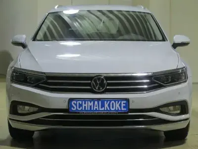 Gebraucht VW Passat Elegance 150 PS (110 kW) 2023 Glacier white (metallic) Kombi