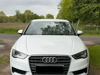Gebraucht Audi A3 Attraction 110 PS (80 kW) 2015 Weiß Limousine
