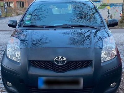 Gebraucht Toyota Yaris 87 PS (63 kW) 2010 Schwarz Kleinwagen
