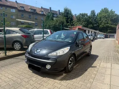 Gebraucht Peugeot 207 Urban Move 95 PS (69 kW) 2009 Schwarz Limousine