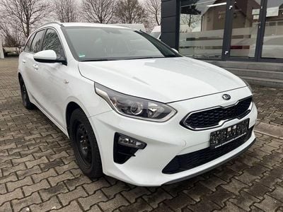 Weiß Gebraucht 2021 Kia Ceed Sportswagon Silver Kombi | 14.590 € (Guter Preis)