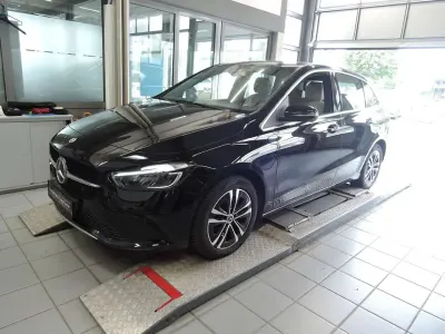 Gebraucht Mercedes B250e Advanced 163 PS (119 kW) 2024 Schwarz Kleinwagen