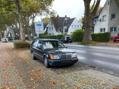 Gebraucht Mercedes 220 150 PS (110 kW) 1995 Schwarz Kombi