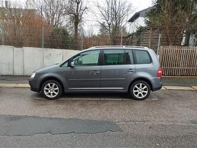 Grau Gebraucht 2005 VW Touran Van / Kleinbus | 2.500 € (Fairer Preis)
