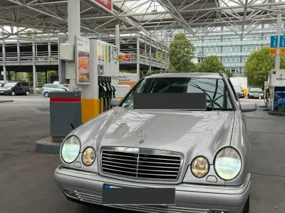 Gebraucht Mercedes E240 Avantgarde 170 PS (125 kW) 1998 Silber Kombi