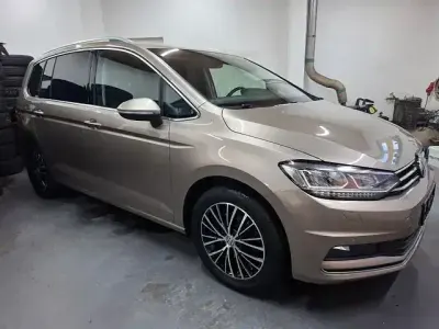 Gebraucht VW Touran Highline 150 PS (110 kW) 2017 Beige Van / Kleinbus