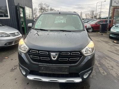 Blau Gebraucht 2018 Dacia Lodgy Celebration Van / Kleinbus | 5.750 € (Fairer Preis)