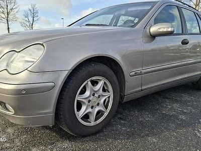 Gebraucht Mercedes 220 136 PS (100 kW) 2003 Grau Kombi
