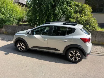 Gebraucht Dacia Sandero Expression 91 PS (66 kW) 2024 Silber Limousine