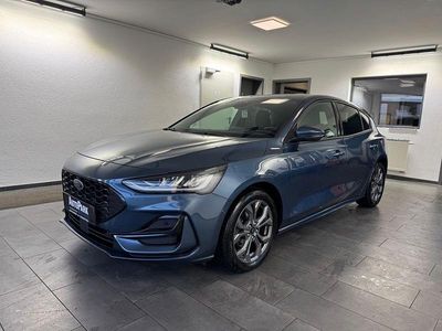 Blau Gebraucht 2022 Ford Focus ST-Line Limousine | 17.998 € (Guter Preis)