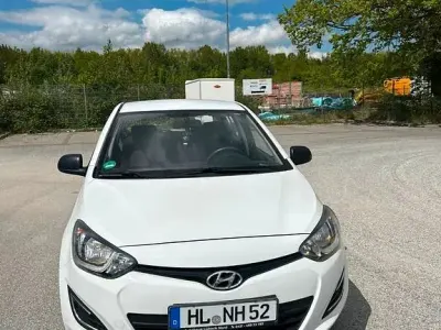 Gebraucht Hyundai i20 Classic 86 PS (63 kW) 2014 Weiß Kleinwagen