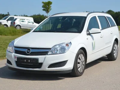 Używany Opel Astra Edition 90 KM (66 kW) 2008 Biały Kombi