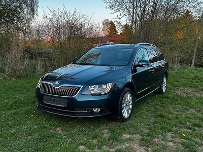Gebraucht Skoda Superb Ambition 140 PS (102 kW) 2014 Blau Kombi