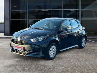 Mysticschwarz mica Gebraucht 2024 Toyota Yaris Hybrid Comfort Limousine | 21.850 € (Fairer Preis)