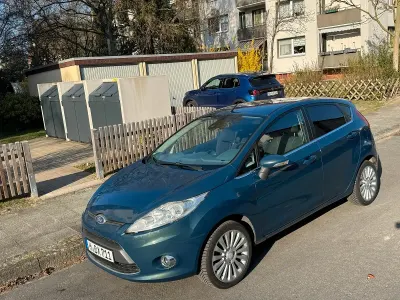 Gebraucht Ford Fiesta Titanium 80 PS (58 kW) 2009 Grün Kleinwagen