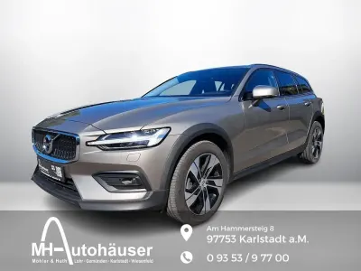 Gebraucht Volvo V60 CC Pro 197 PS (144 kW) 2023 Pebble grey / metallic Kombi