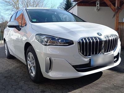 Gebraucht BMW 225 Active Tourer Luxury Line 245 PS (180 kW) 2023 Weiß Van / Kleinbus