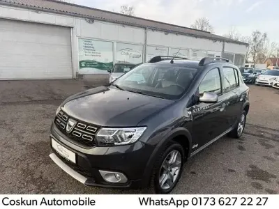 Używany Dacia Sandero Prestige 101 KM (74 kW) 2011 Biały Sedan/Limuzyna