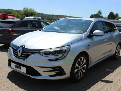 Gebraucht Renault Mégane GrandTour Techno 140 PS (102 kW) 2022 Highland grau Kombi