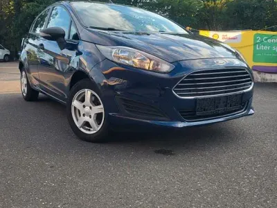 Gebraucht Ford Fiesta Ambiente 60 PS (44 kW) 2014 Blau Kleinwagen