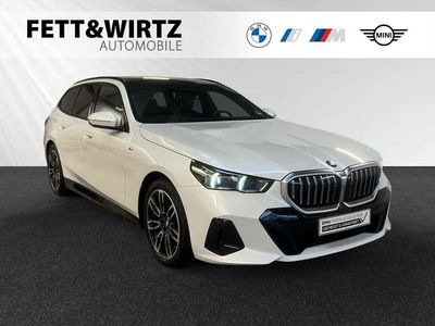 Gebraucht BMW 520 M Sport 208 PS (152 kW) 2025 Mineralweiss metallic Kombi